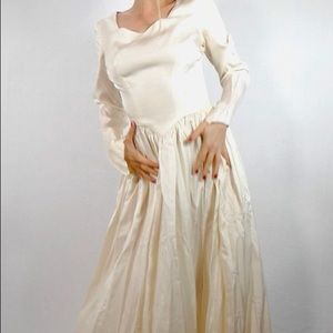 Elegant Ivory  Wedding Dress Circa 1950s